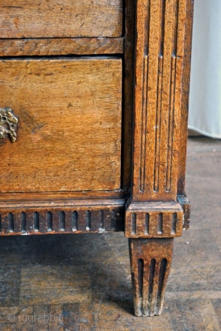 Dutch 1780 - 1785 Kabinet. 
Below 3 drawers, above 2 doors. Behind the doors 3 small drawers and 4 shelves. 
Original to store the, in the time,  precious linen.
Oak wood. 'open'  ...