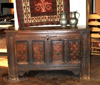 'Bahut', French for this kind of chest, 17th century. 
Oak with a beautifull patine 100% original. 
size 136 Cm. wide, 83 Cm. high and 63 Cm. deep. 

Comes in a box, USA  ...