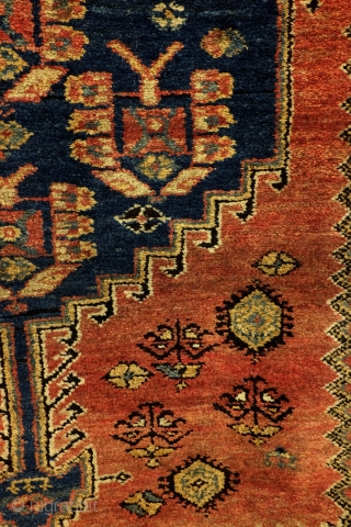 Kurdish carpet, Kelardasht, Hamadan area, 300 x 120 Cm. 
Nice abrash, firm knotted meaty rug, good condition. 
Small symbols of Simorgh, the mythical fire bird- see details. 

Age I quess 1930 -  ...