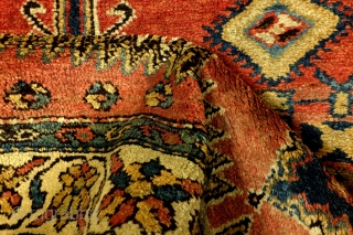 Kurdish carpet, Kelardasht, Hamadan area, 300 x 120 Cm. 
Nice abrash, firm knotted meaty rug, good condition. 
Small symbols of Simorgh, the mythical fire bird- see details. 

Age I quess 1930 -  ...