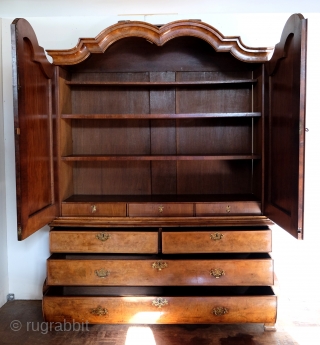 Dutch cabinet, 18th century. Beautiful burr walnut on oak.
Two doors above, the lower cabinet four  drawers. beautiful interior.
The cabinet can be disassembled for transport.
high 225 Cm wide 165 deep 58 cm.  ...