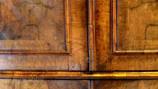 Beautiful burr walnut on oak corner cabinet, Dutch 18th century, four doors. In 2 parts. 
high 225 cm. wide 130 cm. needs a wall of 80 cm. 
Transport possible to most European  ...