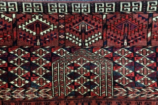 Tekke Engsi Turkmen hatchlou, 156 x 129  Cm. 
Wool mixed with silk. Feels very soft. 
1870 -1890. 4500 kn/dm². 
            