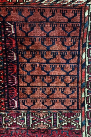 Tekke Engsi Turkmen hatchlou, 156 x 129  Cm. 
Wool mixed with silk. Feels very soft. 
1870 -1890. 4500 kn/dm². 
            