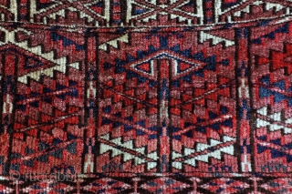 Tekke Engsi Turkmen hatchlou, 156 x 129  Cm. 
Wool mixed with silk. Feels very soft. 
1870 -1890. 4500 kn/dm². 
            