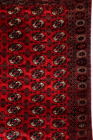 Ersari Tekke Turkmen, 275 x 203 Cm. 9.1 feet x 6.7 feet.
Dyrnak guls in the headings, Tekke guls in the main field with seconary Tchemsche guls. 
Great abrash. Good condition. No bleeding.  ...