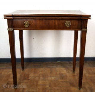 18th century playfull gaming table. 
Louis XVI, 1780 1795. 
Mahogany. 
All original. 
As a side table 35 Cm deep and 73 wide. 
Opened to play 70 x 73 Cm. High 77 Cm.  ...