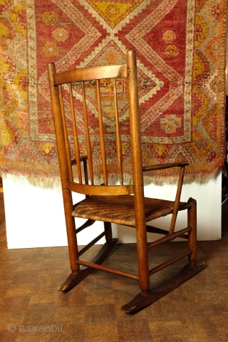     
Lovely Shaker Children's Rocking Chair. 
Pine, around 1900 - 1920. 
It is a rocking chair. 
Hight of the seat: 35 Cm.-wide 48 Cm. 
Hight overall 95 Cm.

Bought it  ...