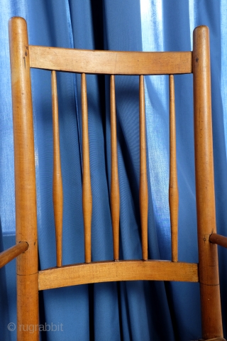     
Lovely Shaker Children's Rocking Chair. 
Pine, around 1900 - 1920. 
It is a rocking chair. 
Hight of the seat: 35 Cm.-wide 48 Cm. 
Hight overall 95 Cm.

Bought it  ...