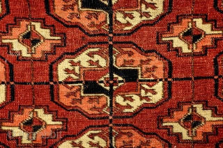 Ersari Tekke, antique, from a German private collector, used as a wall hanging. see detail photo's. Fine knotting - 49 knots per Cm. Naural colors. size: 140 x 100 Cm. 

Lot's of  ...