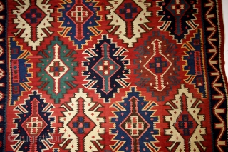 Caucasus, North Kuba area, shield medaillons, majestic kilim. 
1900 - 1910. 278 x 188 Cms. 9 feet, 10"x 6 feet 10". 
           