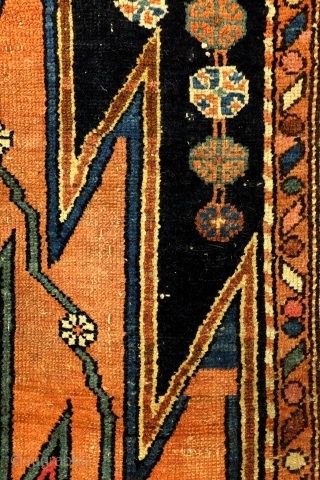 Mazleghan, Koerdish, 195 x 97 m. wool on cotton. Natural colors. 
Interesting and intriging figure, symbolizes fire, like some Caucasian carpets
from Karabach, fire is worsiped by the Zoroatians. 
Beatiful and magic wall  ...