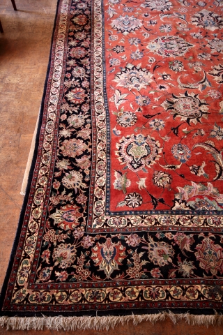 Flower Bidjar, rare, 420 x 300 Cms. 14 x 10 feet. 
great condition. 2 Cms thick! 100 KG. 
The warp is silk. Silk in the wool of the brick red ground. 
The  ...
