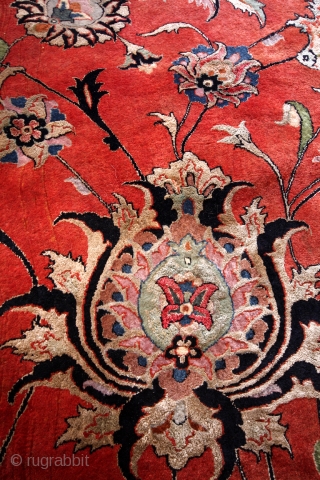 Flower Bidjar, rare, 420 x 300 Cms. 14 x 10 feet. 
great condition. 2 Cms thick! 100 KG. 
The warp is silk. Silk in the wool of the brick red ground. 
The  ...
