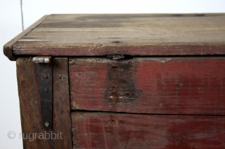 Lovley little chest, rare size, 77 cm's long ( 2.5 feet) 
High 1 fth 10 inch. 
Dutch early 18th century. Oak. 
later the adjustment is that the front can fold open.
The lid  ...