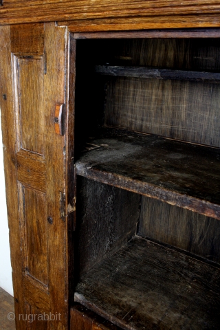 16th century, oak, high 155 cm. 5ft 2".
wide 93 Cm. 3ft 1". 
Secret compartment. 
Ask for details. 
Hard to say if Flamish, Dutch or German.        