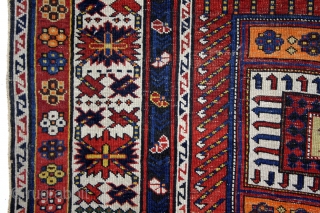 Baku, Adzerbeidzjan, ceab border, crispy details, natural colors, 
fine knotted. 290 x 140 Cm's.                   