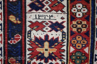 Baku, Adzerbeidzjan, ceab border, crispy details, natural colors, 
fine knotted. 290 x 140 Cm's.                   