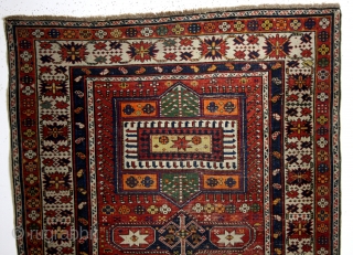 Baku, Adzerbeidzjan, ceab border, crispy details, natural colors, 
fine knotted. 290 x 140 Cm's.                   