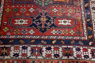 Baku, Adzerbeidzjan, ceab border, crispy details, natural colors, 
fine knotted. 290 x 140 Cm's.                   