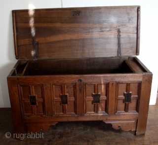 Dutch 17th century chest, oak. 
Long 148 Cm. 5 feet. high 75 cm 2.5 feet, deep 57 cm 2 feet. 
            