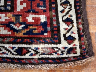 An antique Persian carpet Shahsavan (Northwest region, Azerbaijan).
Very nice elegant piece in gallery format. In the rare narrow
The main field marked in blue is made up of twelve vertically
colorful boteh variation, also  ...