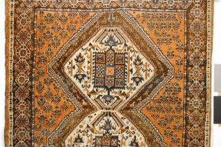 antique Afshar, called by Ashar Doj Goli a Parizi, two flowers from Parizi. 
Nice corroding in the brown/black wool. 

from €650,00 to €450,00          