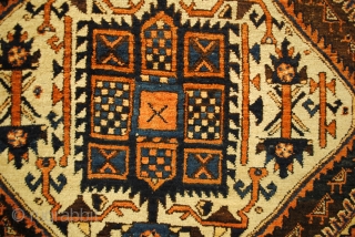 antique Afshar, called by Ashar Doj Goli a Parizi, two flowers from Parizi. 
Nice corroding in the brown/black wool. 

from €650,00 to €450,00          