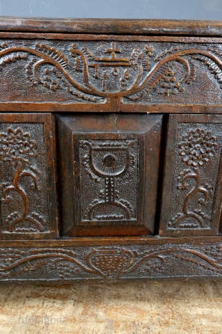 French chest, dated 1606, beatifull dark patine on oak. 
also called coffre of Bahut. 
Fabulous carving with vines. 
Later floor. 
Size; long 125 cm ( 50 inch) high 70 cm 9 28  ...