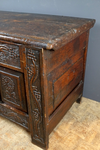 French chest, dated 1606, beatifull dark patine on oak. 
also called coffre of Bahut. 
Fabulous carving with vines. 
Later floor. 
Size; long 125 cm ( 50 inch) high 70 cm 9 28  ...