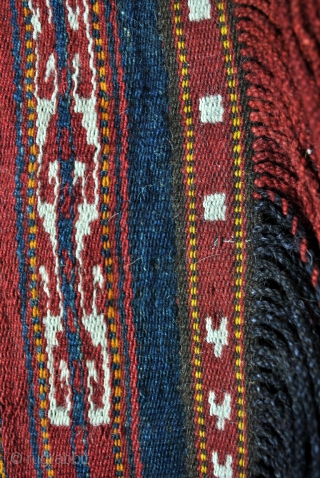 Ersari guheri-kilim horse blanket, 125 x 170 Cm. 
The pattern is weft wise woven. 
See last 2 photo's. one from the front the other turned over. 
The rest of the backside is  ...