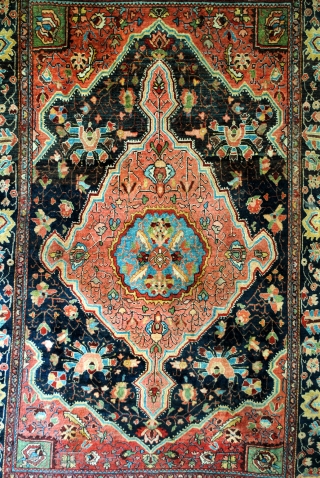 SOLD / Antique Farahan Sarough, 215 x 135 cm. 7.1 ft. x 4.5 ft. 
1910-1925. 
Great colors, good condition. 

$ 1200,00 free shipping. /SOLD         