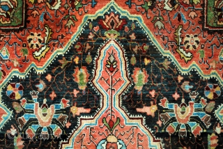 SOLD / Antique Farahan Sarough, 215 x 135 cm. 7.1 ft. x 4.5 ft. 
1910-1925. 
Great colors, good condition. 

$ 1200,00 free shipping. /SOLD         