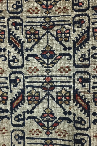 Antique runner Kazak, Derbent north Caucasus. 
290 x 110 Cm. .6 ft. x 3.6 ft. 
Wool on wool. 
crispy details. 
1900-1920. 

On a camel field 3 hexagon medaillons. 
Natural camel wool. 
In  ...