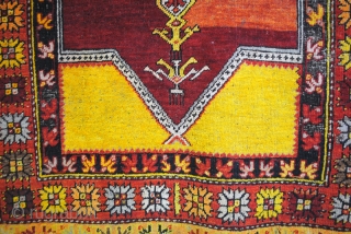 Prayer rug, Konya, Anatolia. 
157 x 105 cm.  
5.2 feet x 3.5 feet. 

The lamp stand for the Holy Light. 
Great Abrash!          