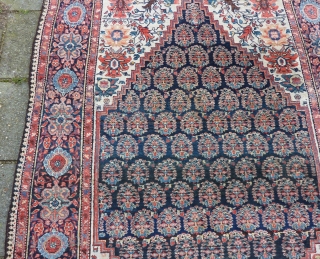 Senneh rug, 191 x 130 cms., ca. 1900. Very good condition and pile, without any wear. No repairs done. Endings complete and secured. Natural dyes and a faded hot red.   