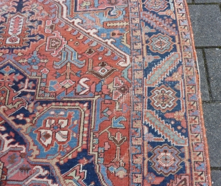 Small Heriz rug 298  x 208 cm., 9' 9" x 6' 10".                    