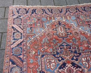 Small Heriz rug 298  x 208 cm., 9' 9" x 6' 10".                    