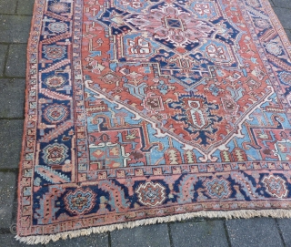Small Heriz rug 298  x 208 cm., 9' 9" x 6' 10".                    