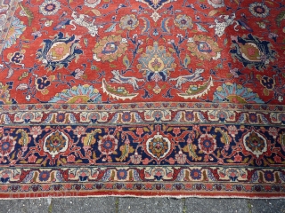 Antique Sultanabad, 379 x 285 cm., 12' 5" x 9' 4".                      