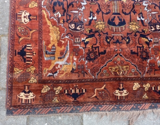East Persian Kashmar rug, 199  x 132 cm., 6' 6" x 4' 4" . Mint condition, with great glossy wool all over and without any wear. Clean and ready to use.  ...