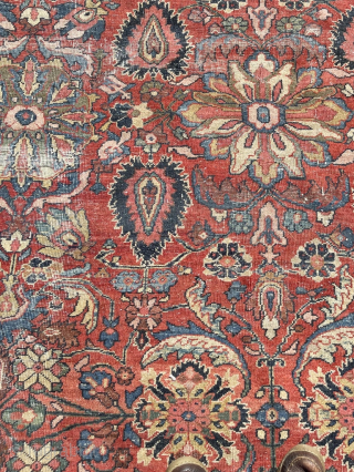 Antique Mahal 410 x 310 cm, complete sides and endings; no damages, no repairs. With wear, but still with flair. robvanwieringen@telfort.nl            