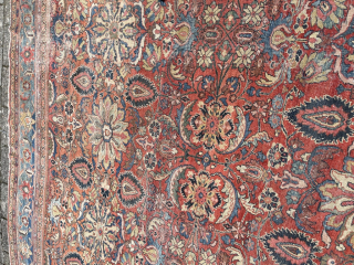 Antique Mahal 410 x 310 cm, complete sides and endings; no damages, no repairs. With wear, but still with flair. robvanwieringen@telfort.nl            