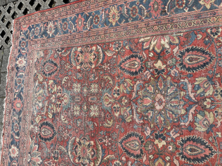 Antique Mahal 410 x 310 cm, complete sides and endings; no damages, no repairs. With wear, but still with flair. robvanwieringen@telfort.nl            