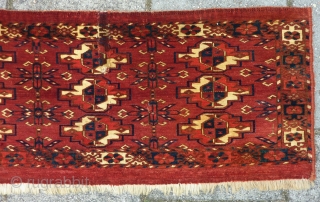 Fine Tekke Torba, 1st half 19th c. 37 x 91 cm., 15" x 36". 300 knts/sq.inch.
Full, velvetlike pile, some damages. With small dots of yellow, blue-green silk and lac dye. ( see  ...