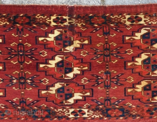 Fine Tekke Torba, 1st half 19th c. 37 x 91 cm., 15" x 36". 300 knts/sq.inch.
Full, velvetlike pile, some damages. With small dots of yellow, blue-green silk and lac dye. ( see  ...