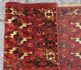 Fine Tekke Torba, 1st half 19th c. 37 x 91 cm., 15" x 36". 300 knts/sq.inch.
Full, velvetlike pile, some damages. With small dots of yellow, blue-green silk and lac dye. ( see  ...