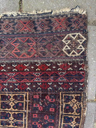 Antique Baluch cradle, very rare, late 19th c., 85 x 68 cm. Knotting is Asy open left.
With some metal thread highlights, some green silk details and a few knots of fuchsine dyed  ...