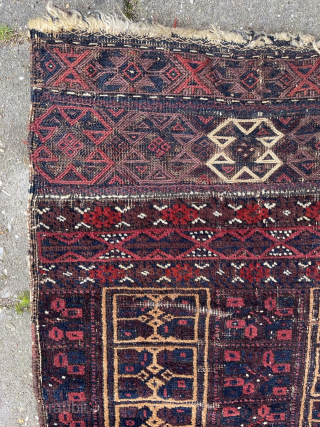 Antique Baluch cradle, very rare, late 19th c., 85 x 68 cm. Knotting is Asy open left.
With some metal thread highlights, some green silk details and a few knots of fuchsine dyed  ...