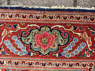 Antique Keshan rug, 208 x 135 cm. Good pile all over, without wear and with saturated, all natural dyes. 7x small moth spots, all shown in the last 4 picts.
Knot density: 6  ...